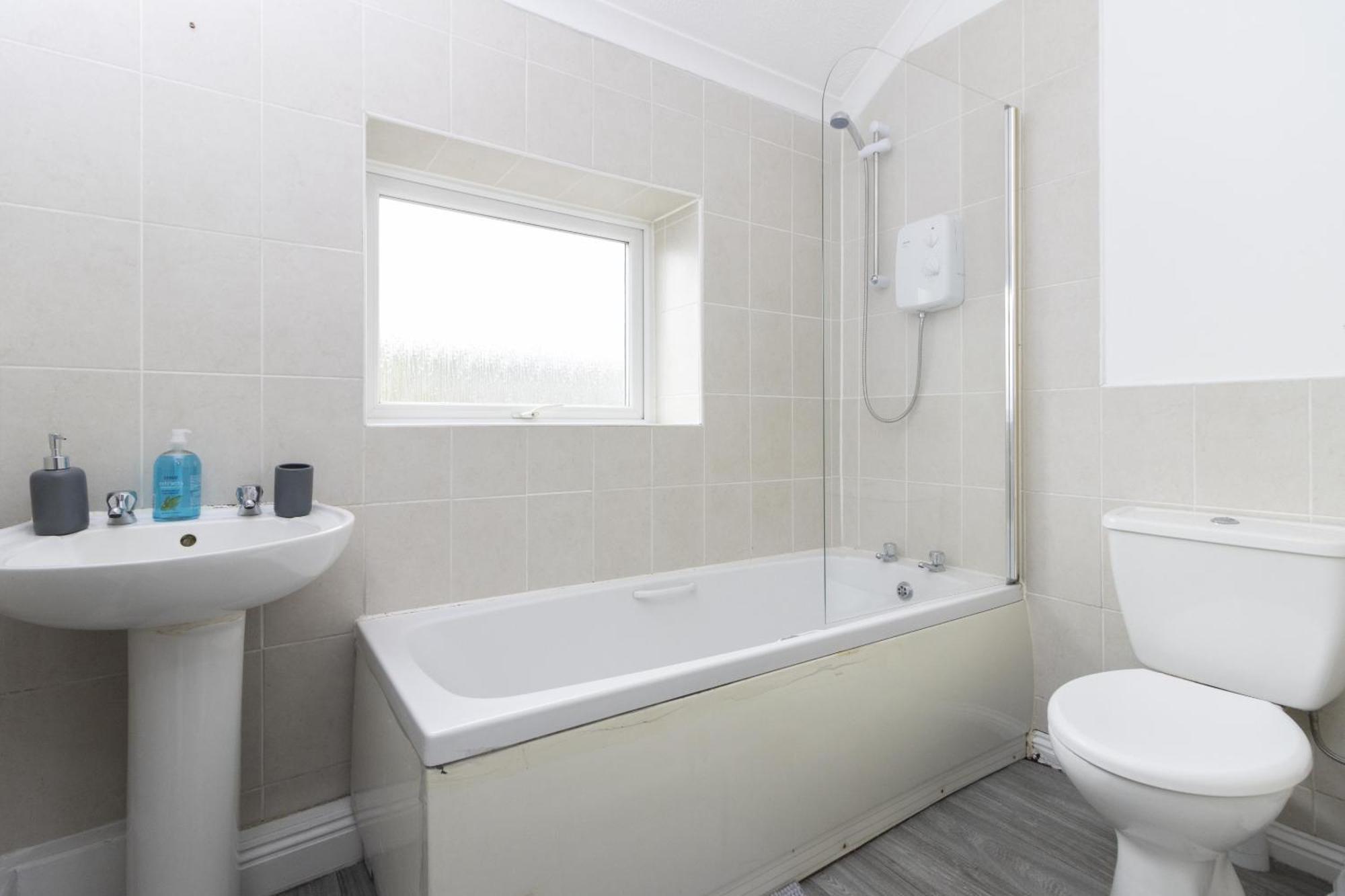 Alexandra - Large 3 Bed Perfect For Contractors, Free Parking, Fast Wifi And Great Value! Apartment Plymouth Ngoại thất bức ảnh