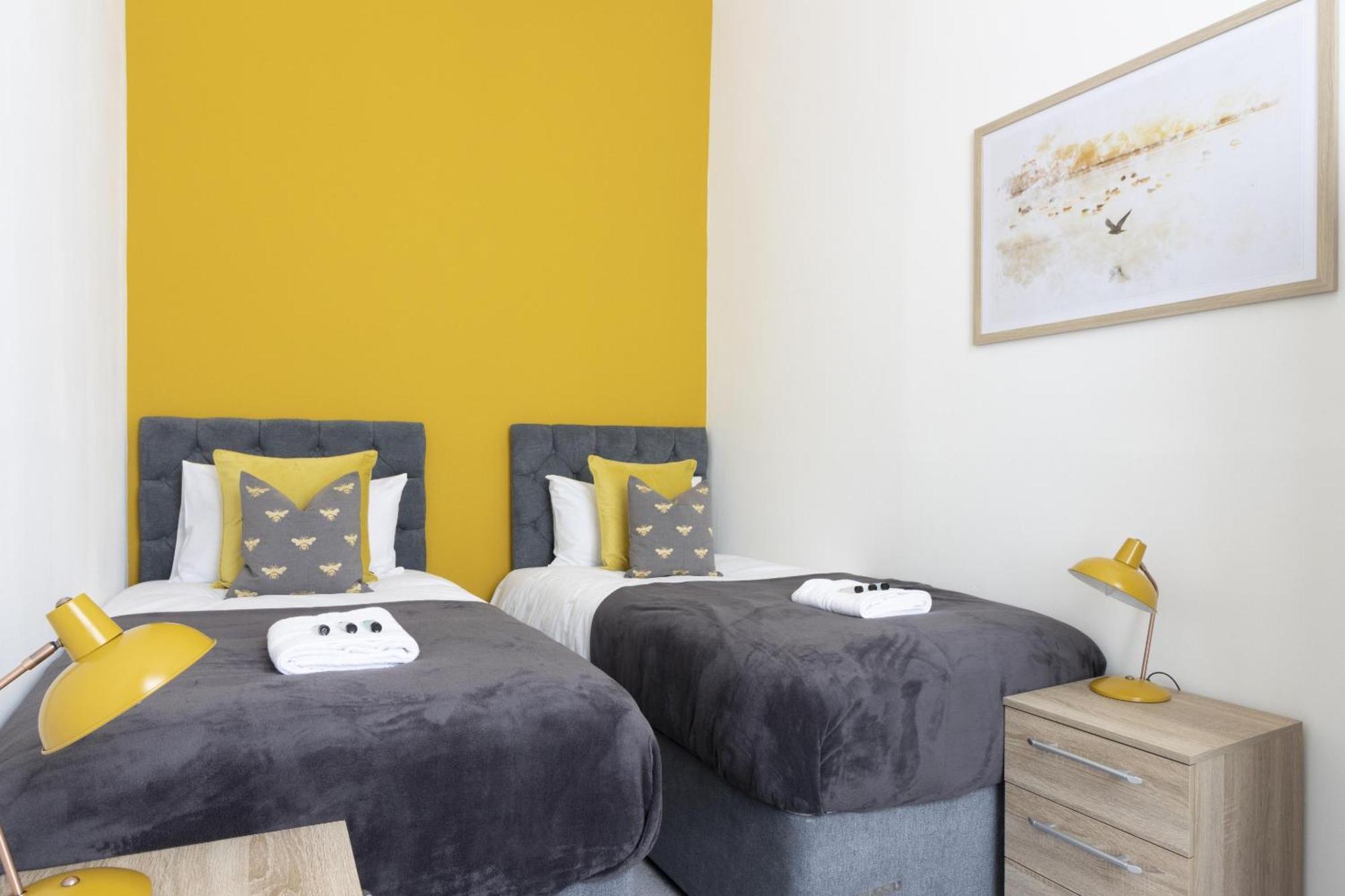 Alexandra - Large 3 Bed Perfect For Contractors, Free Parking, Fast Wifi And Great Value! Apartment Plymouth Ngoại thất bức ảnh